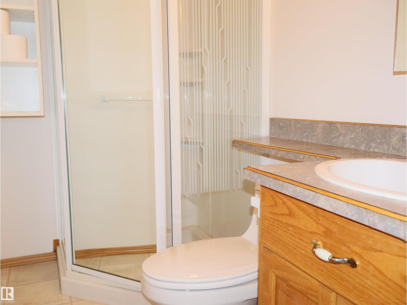 5802 52 Av Property Photo 40