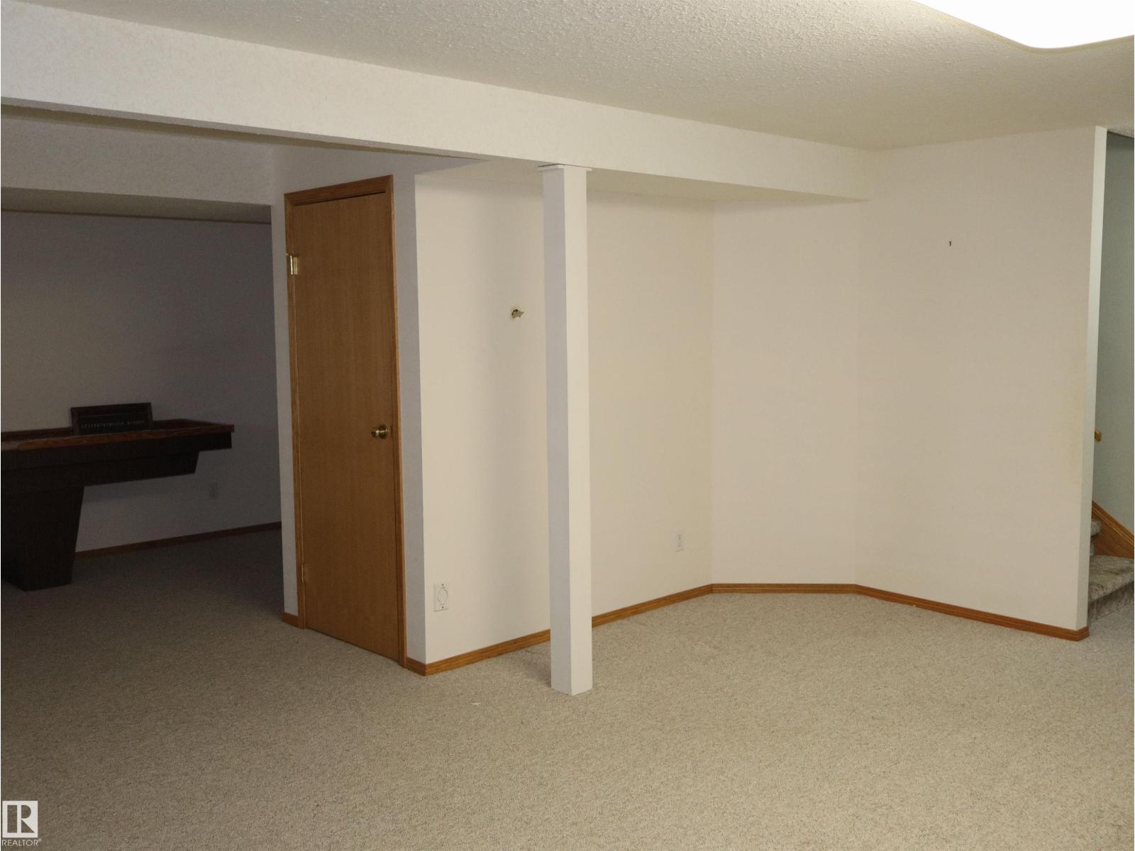 5802 52 Av Property Photo 47
