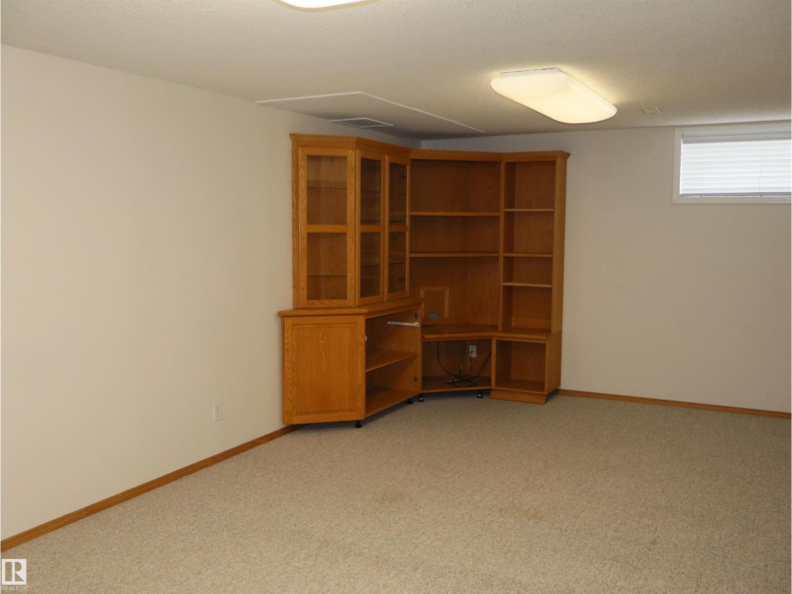 5802 52 Av Property Photo 48