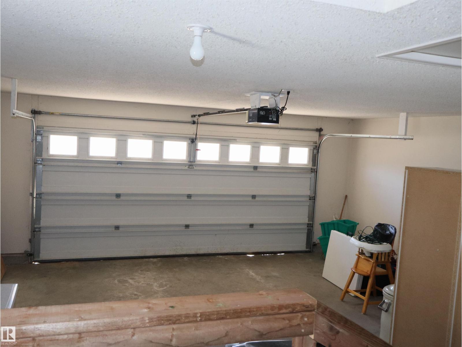 5802 52 Av Property Photo 53