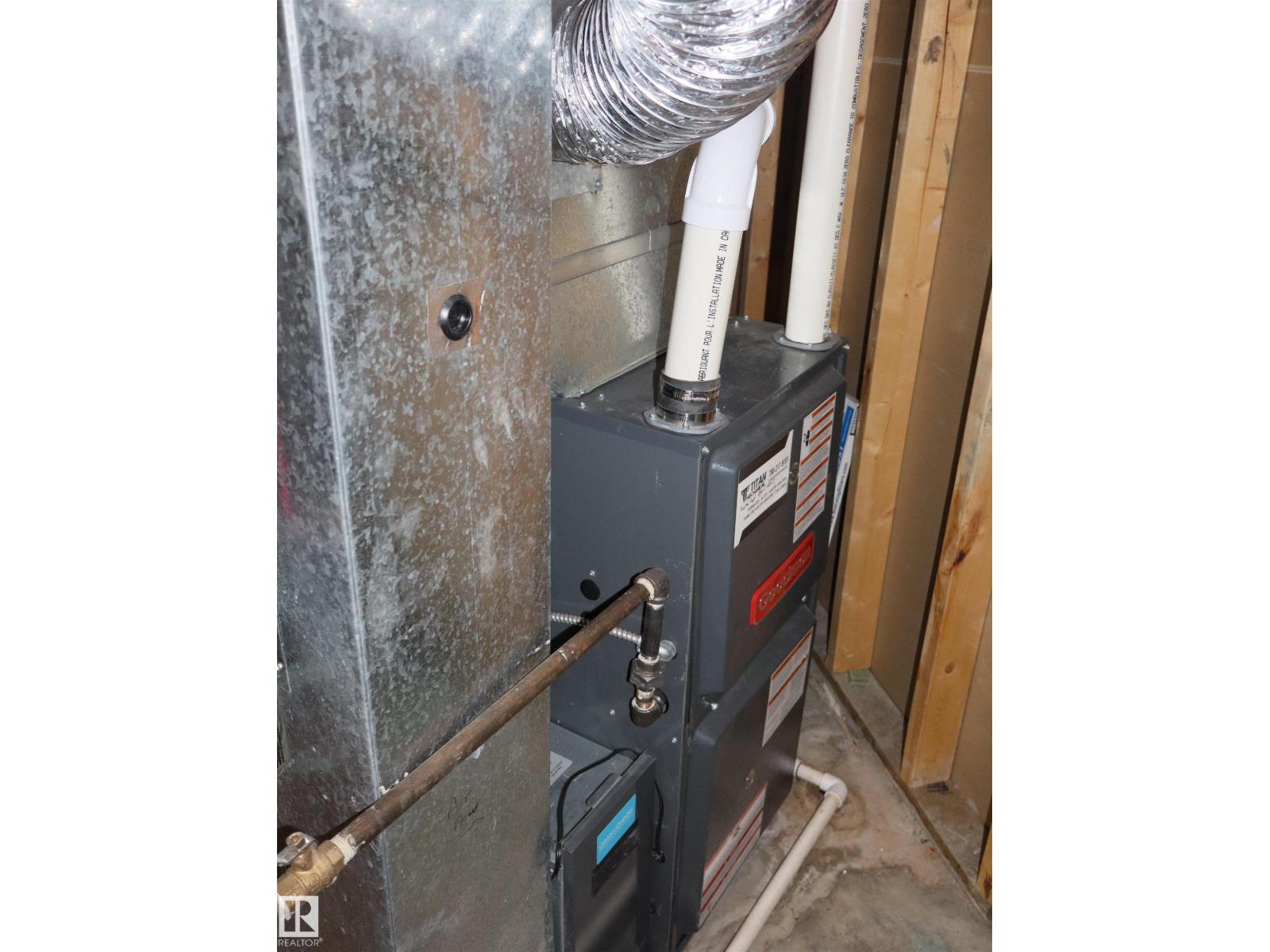 5802 52 Av Property Photo 54