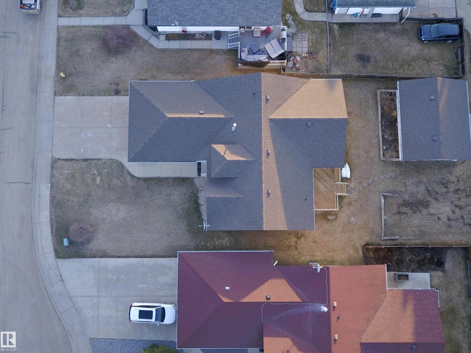 5802 52 Av Property Photo 57
