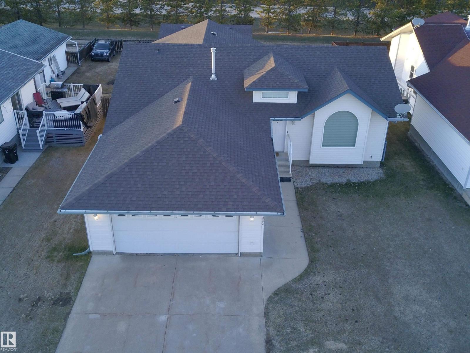 5802 52 Av Property Photo 59