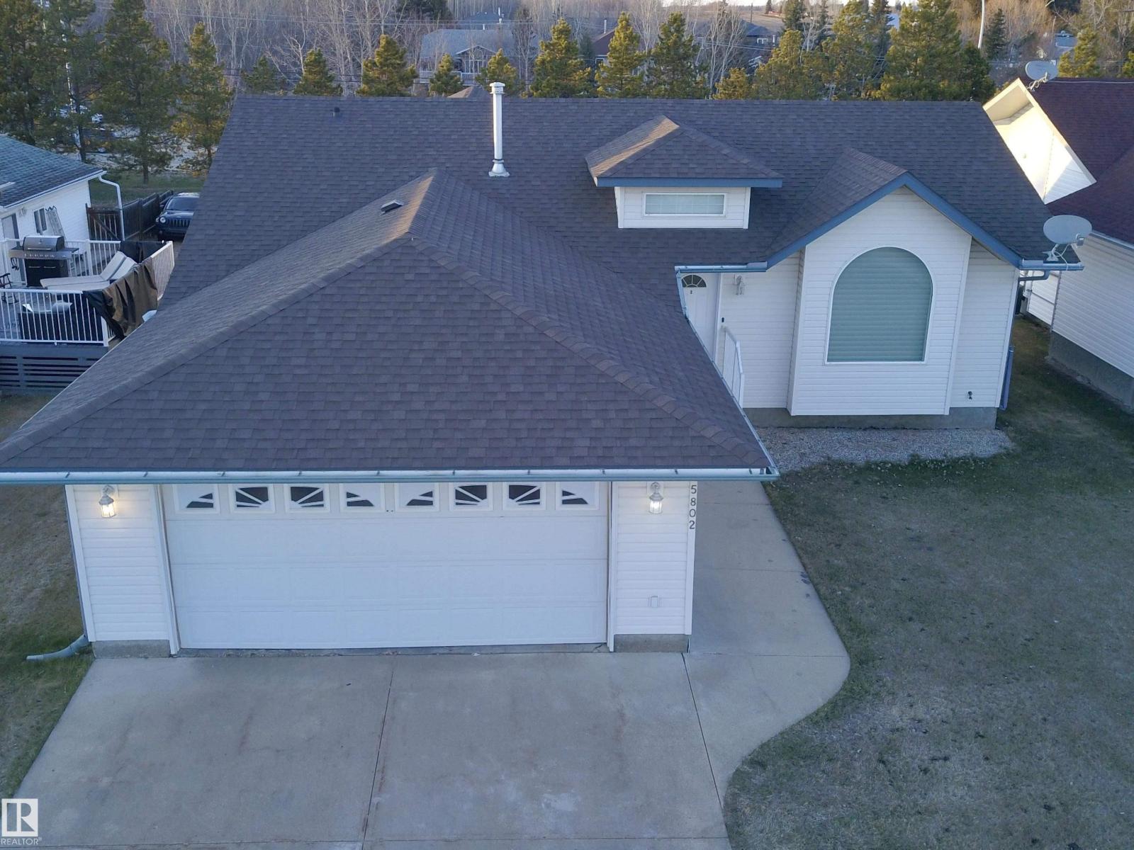 5802 52 Av Property Photo 60