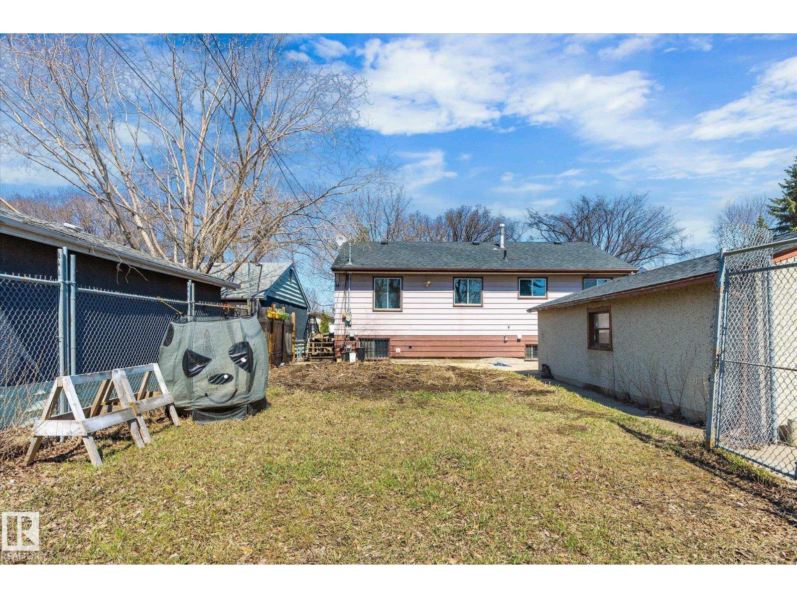 10531 128 Av Nw Property Photo 32