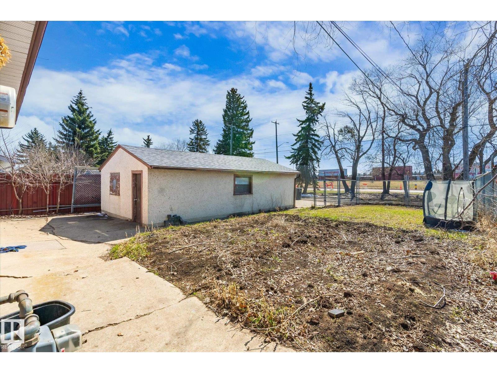10531 128 Av Nw Property Photo 34