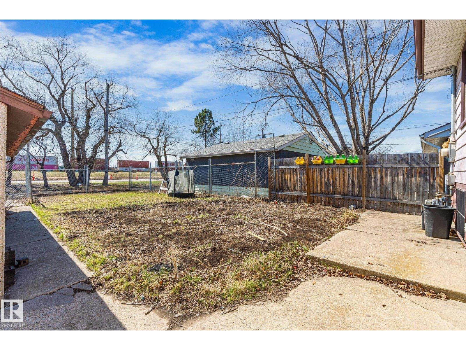 10531 128 Av Nw Property Photo 35