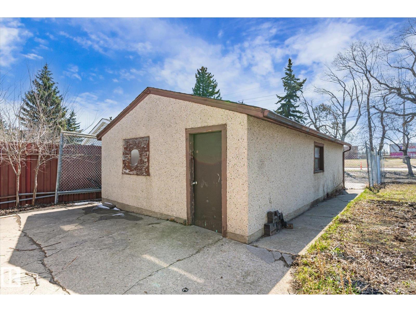 10531 128 Av Nw Property Photo 36