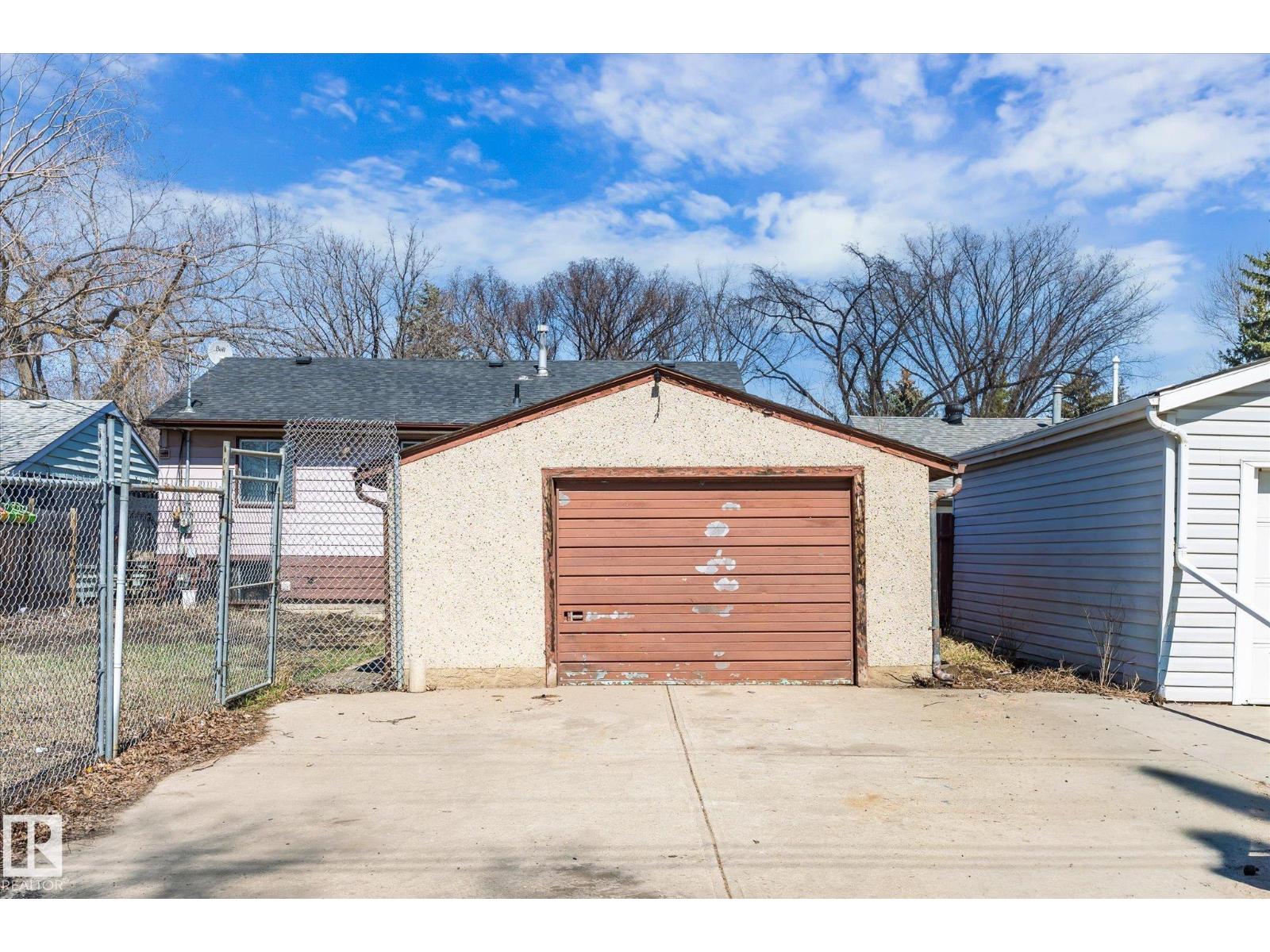 10531 128 Av Nw Property Photo 38