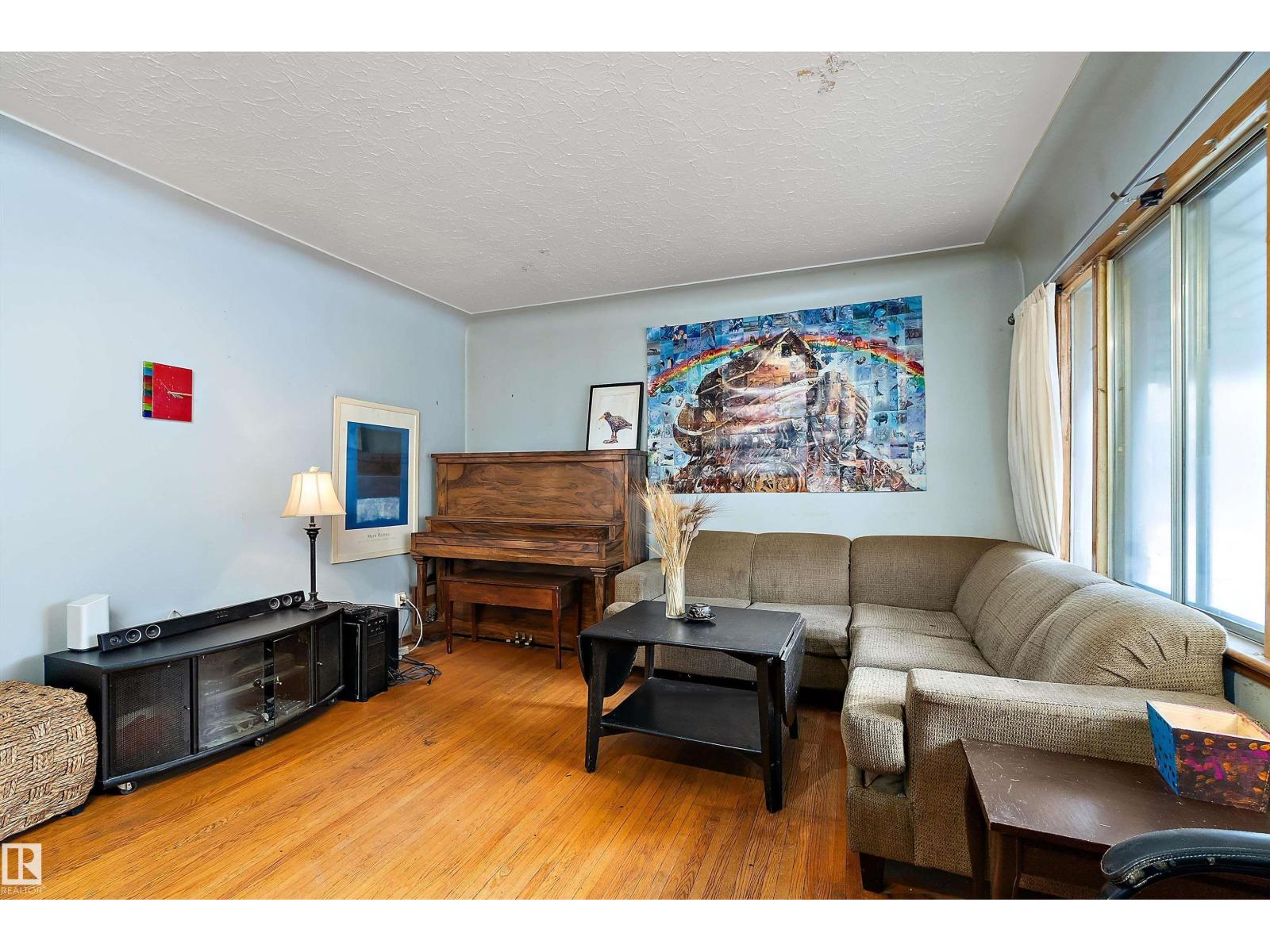 10124 88 Av Nw Property Photo 4