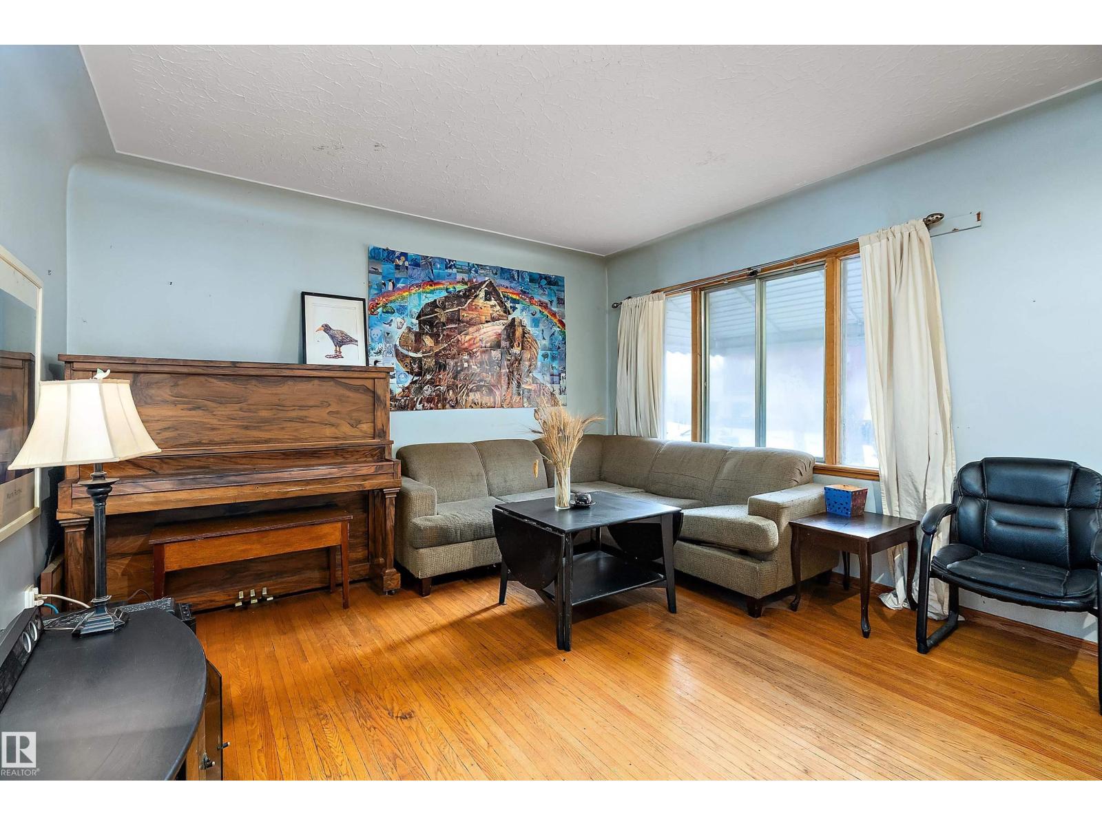 10124 88 Av Nw Property Photo 6