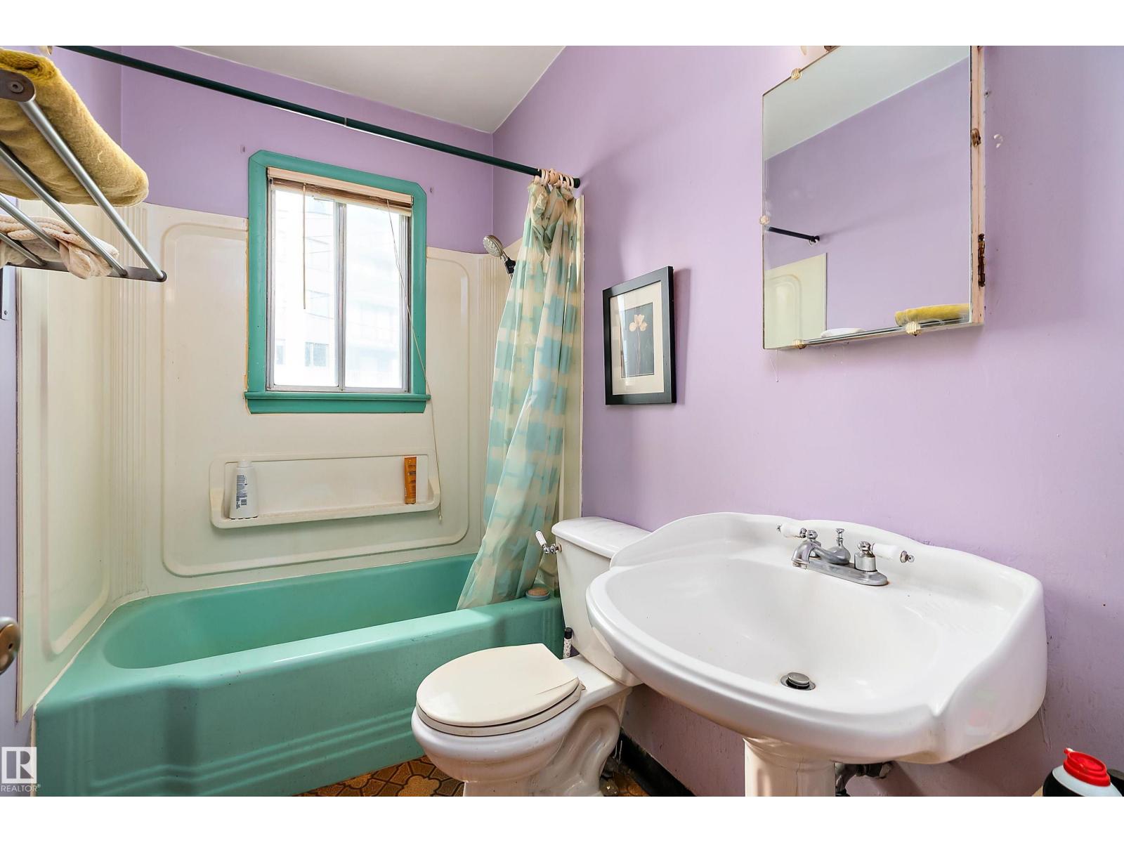 10124 88 Av Nw Property Photo 11