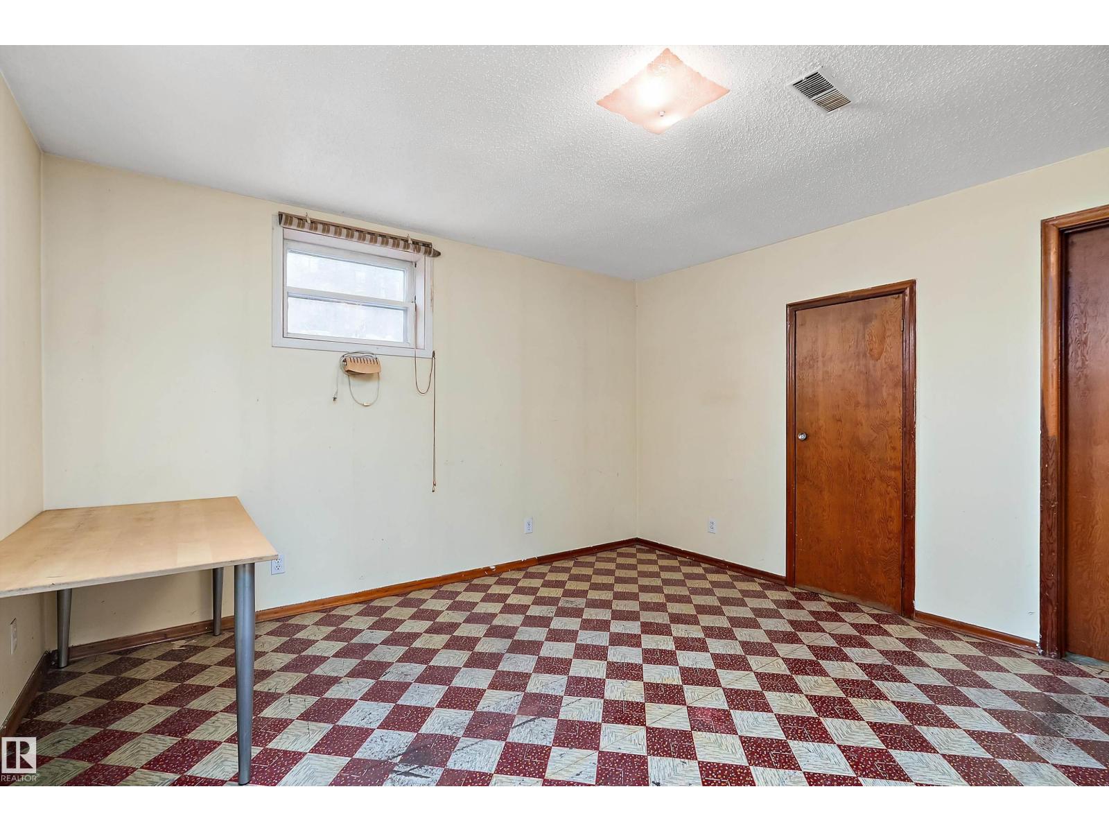 10124 88 Av Nw Property Photo 14