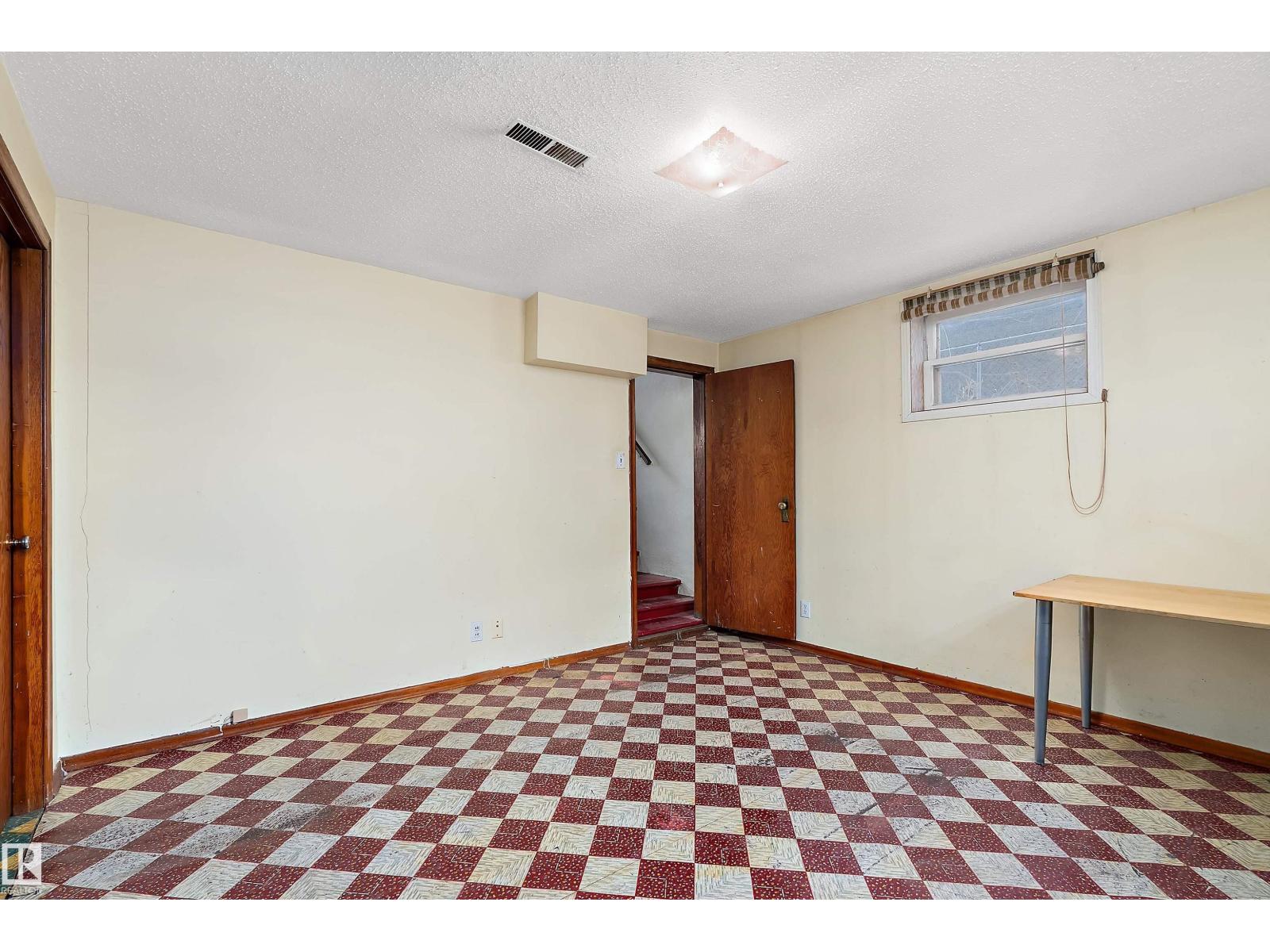 10124 88 Av Nw Property Photo 16
