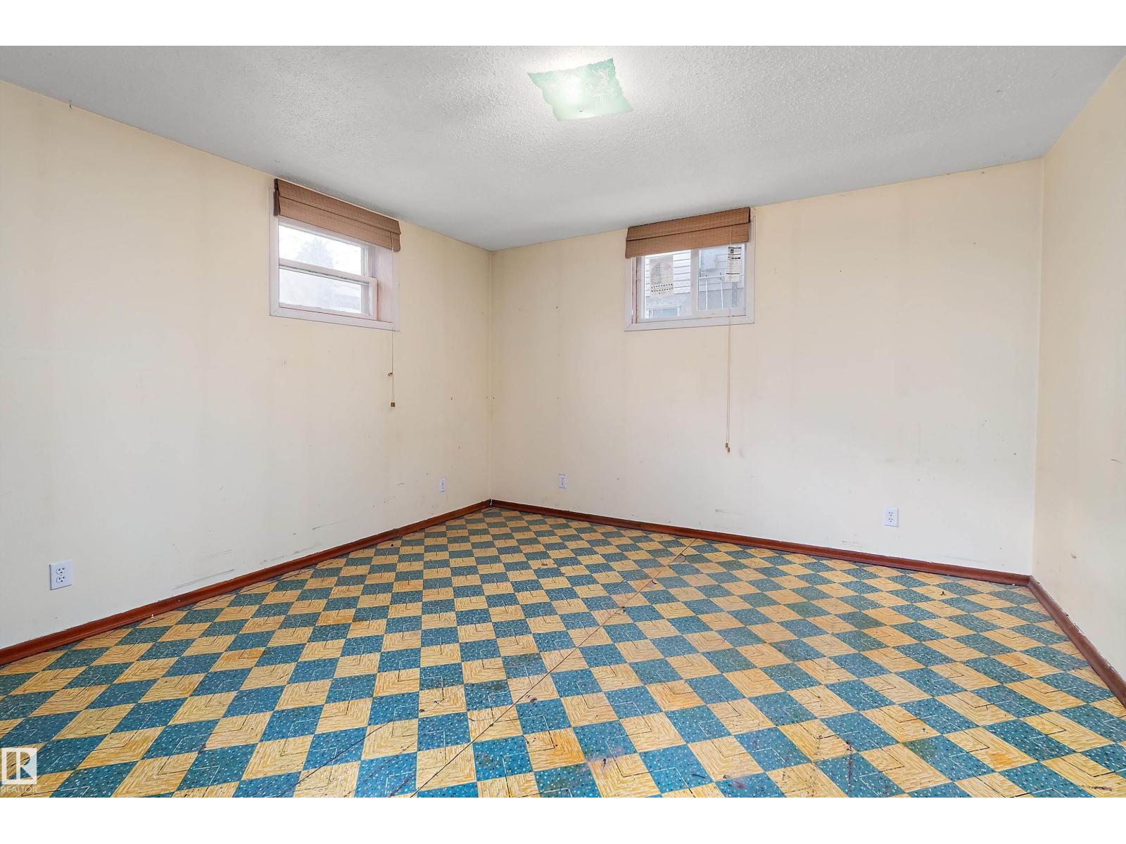 10124 88 Av Nw Property Photo 17