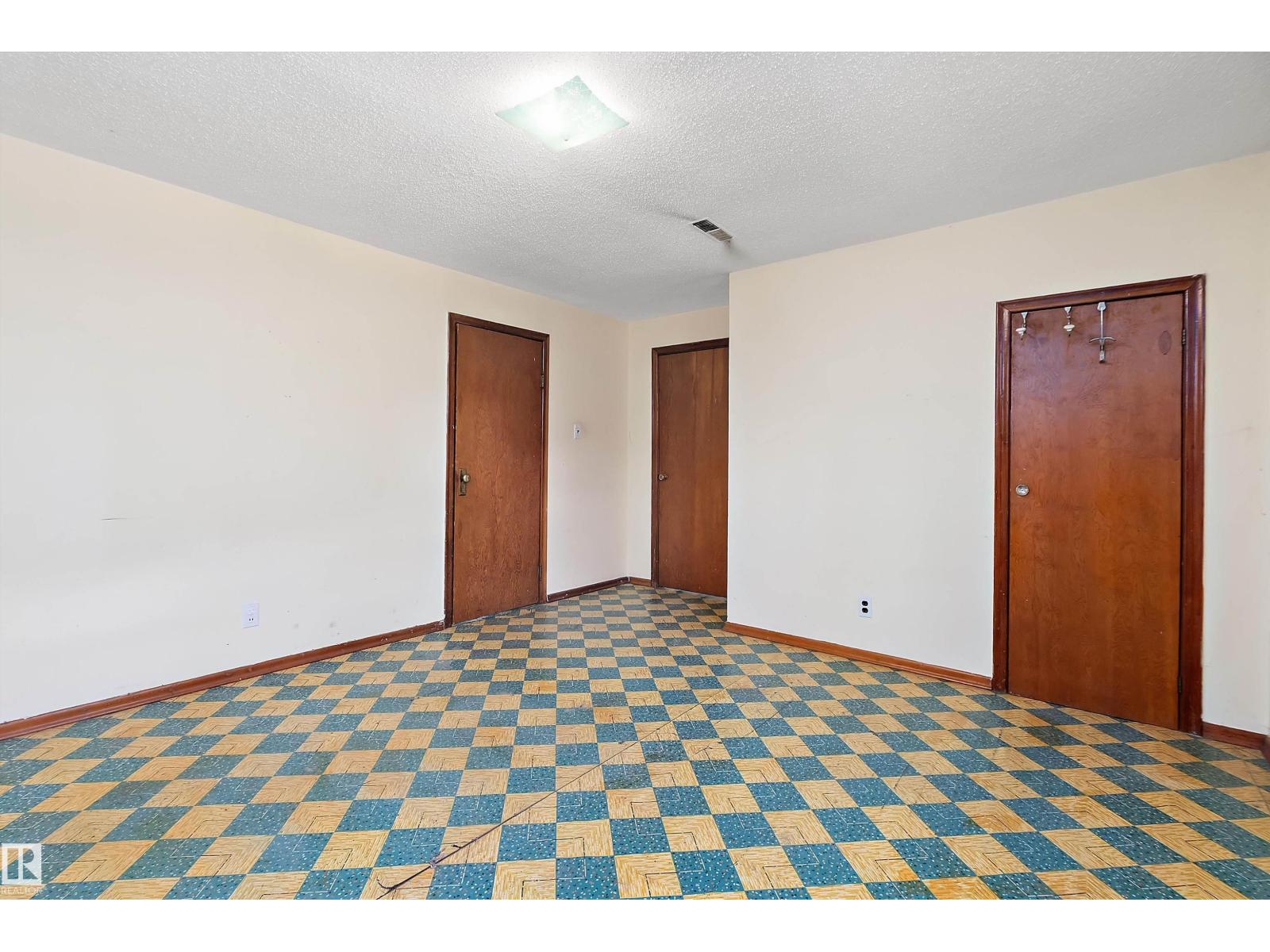10124 88 Av Nw Property Photo 18