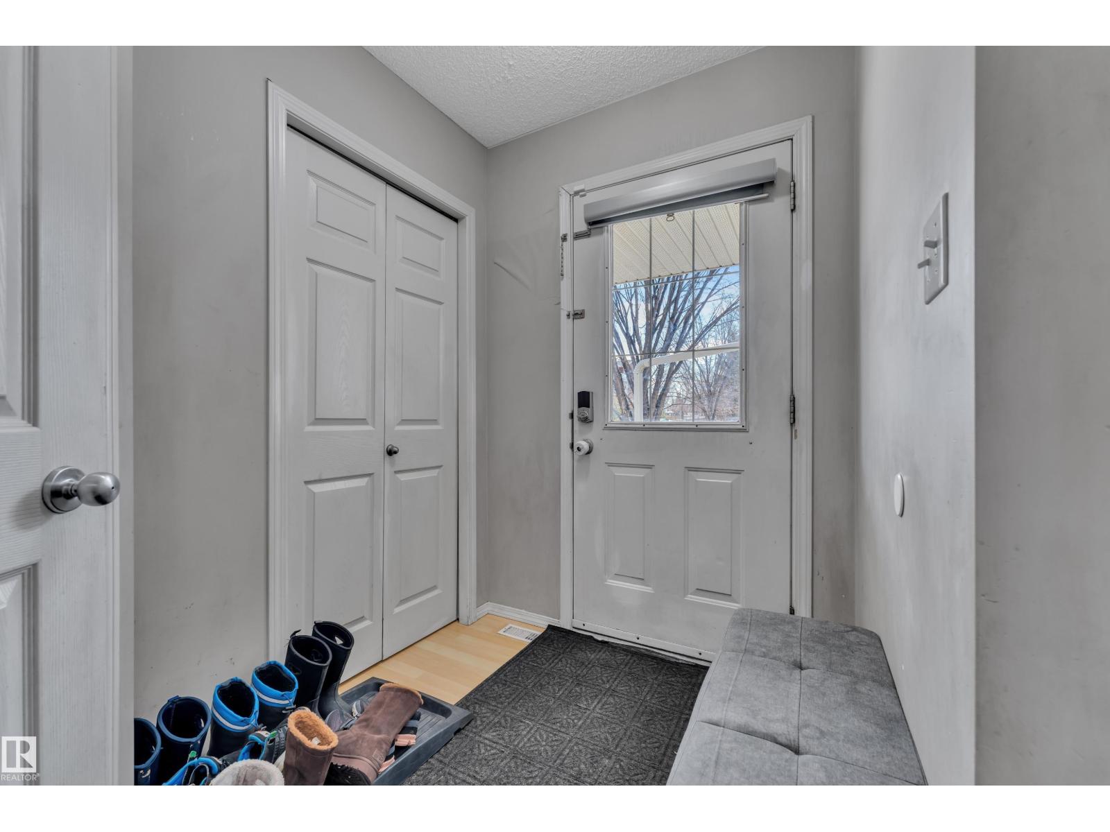 #64 4350 23 St Nw Property Photo 5