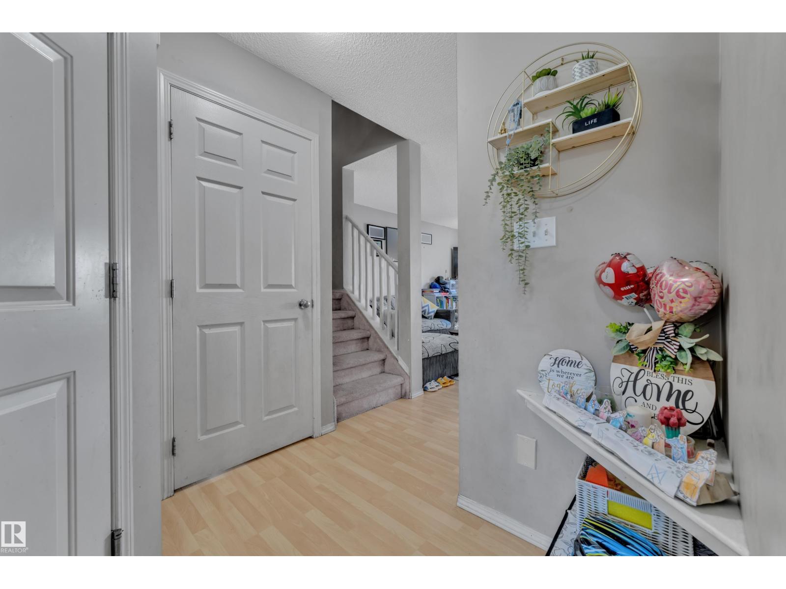 #64 4350 23 St Nw Property Photo 6