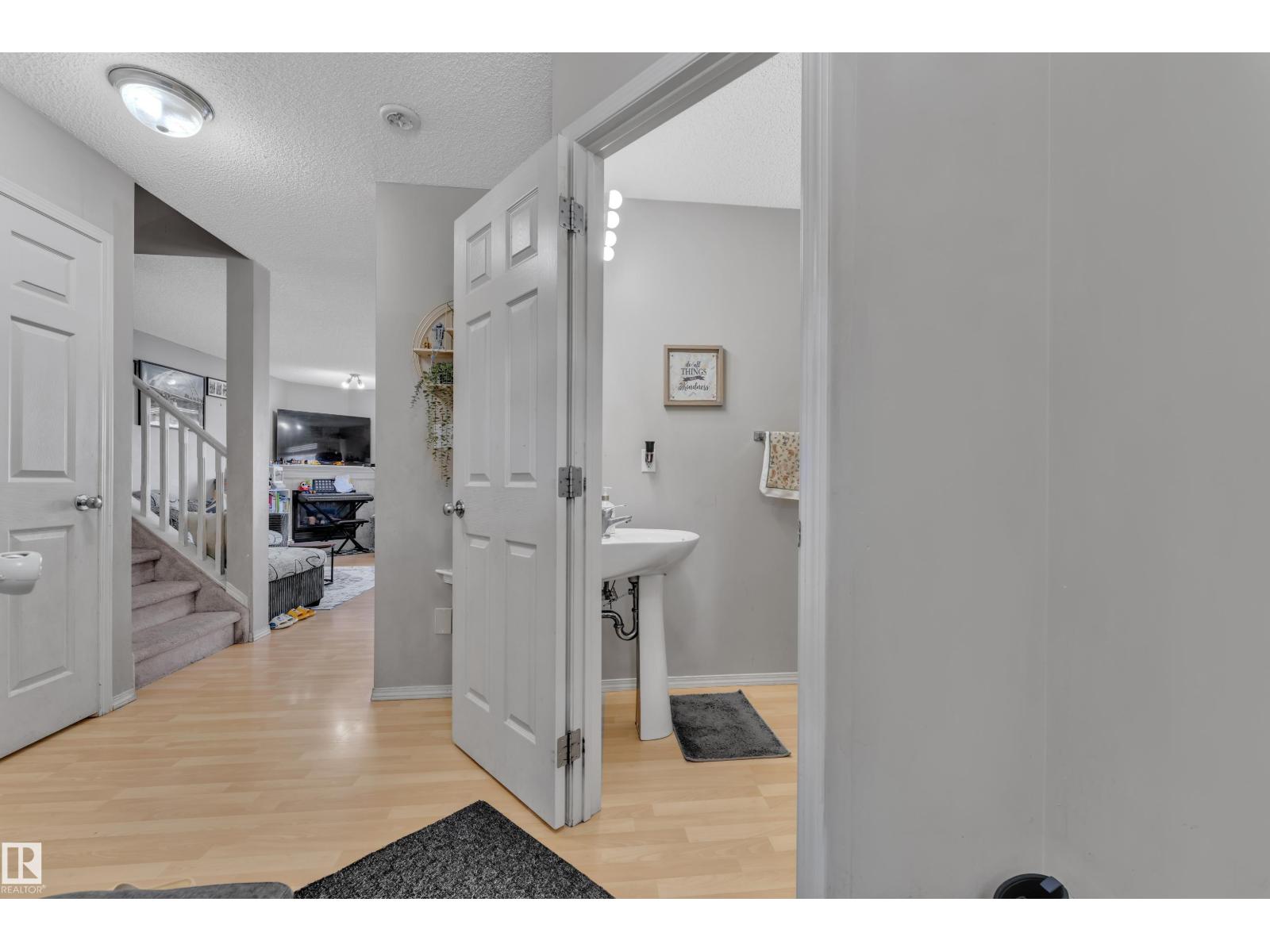 #64 4350 23 St Nw Property Photo 8
