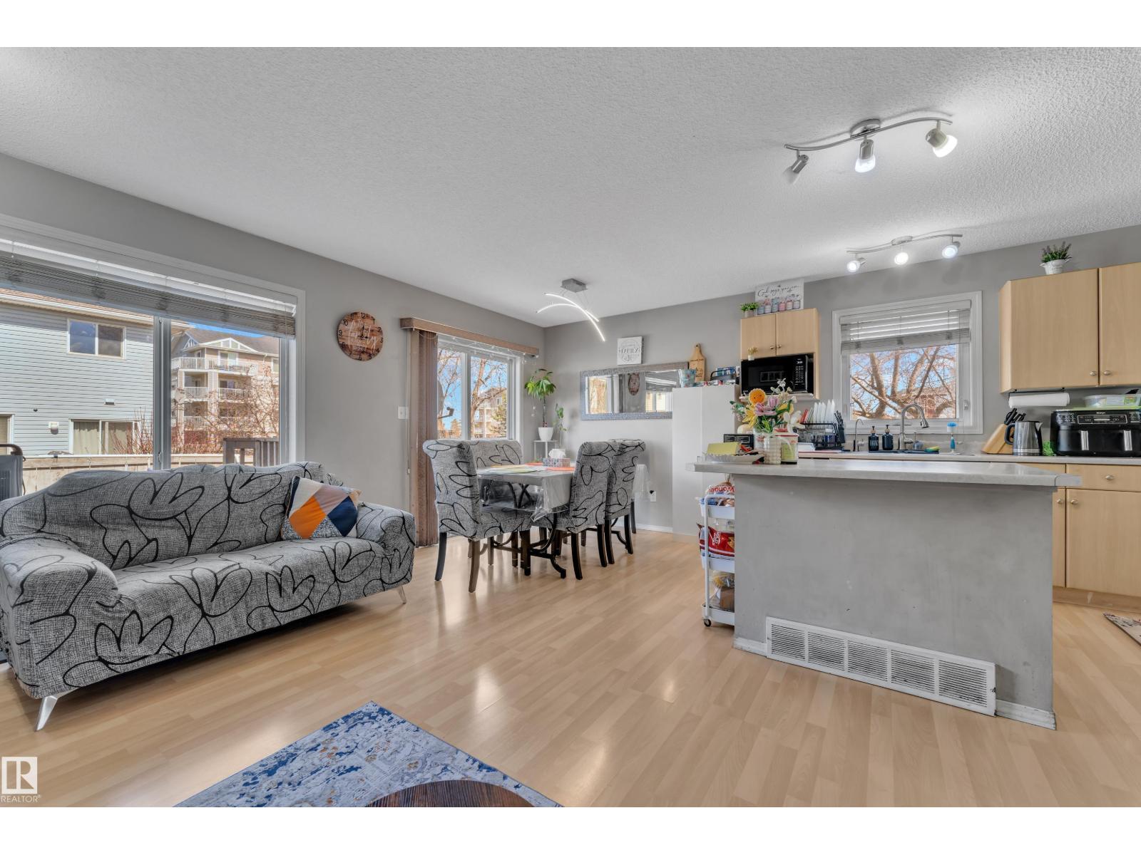 #64 4350 23 St Nw Property Photo 17