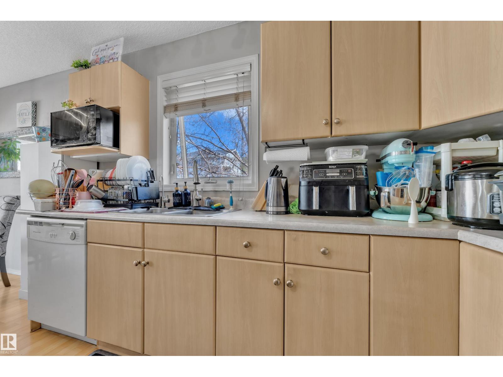 #64 4350 23 St Nw Property Photo 18