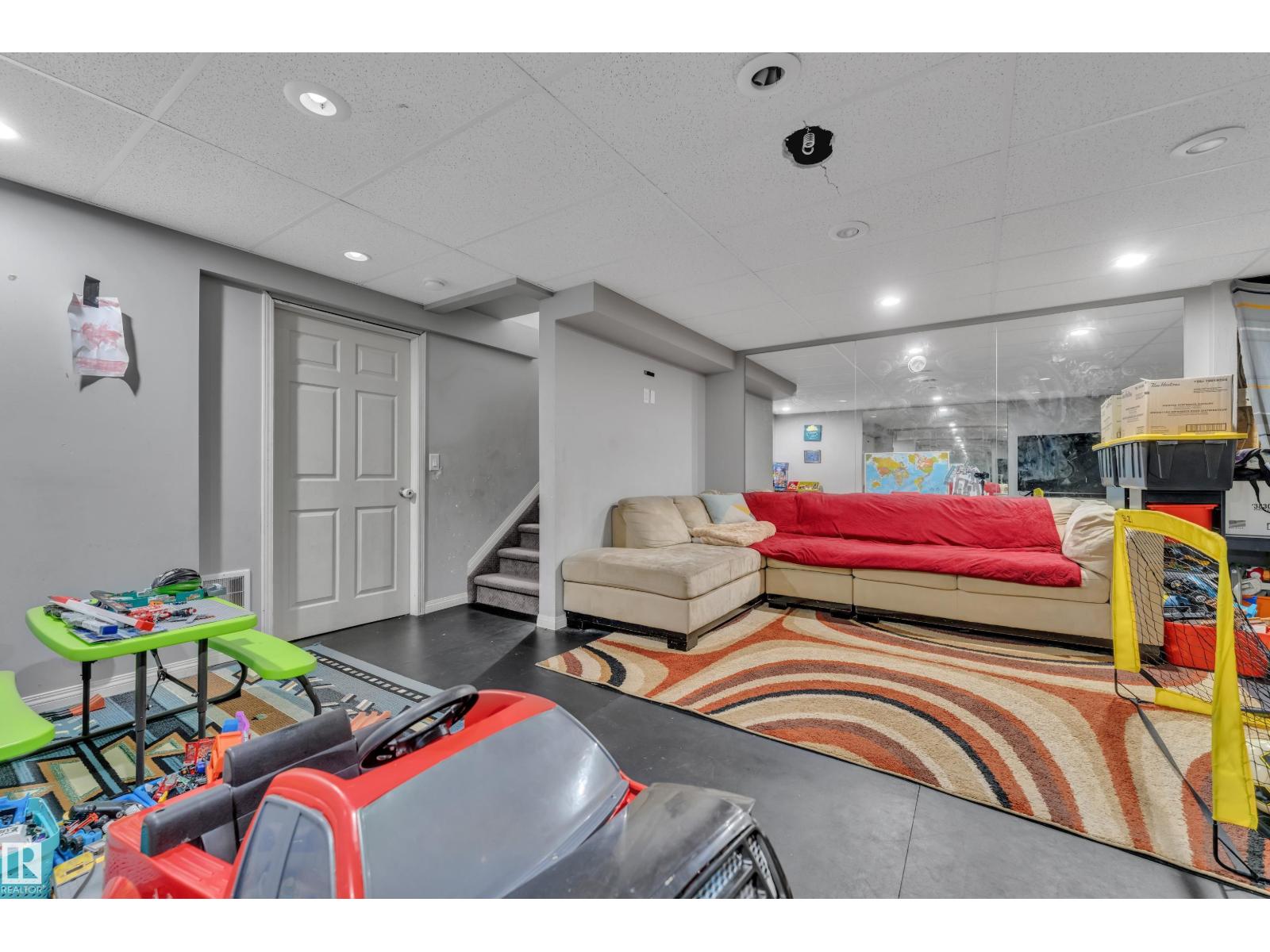 #64 4350 23 St Nw Property Photo 31