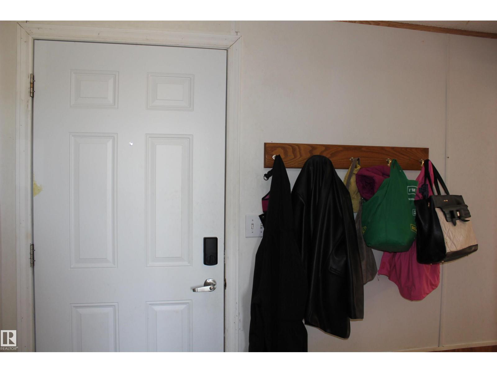 4610 51 Av Property Photo 2