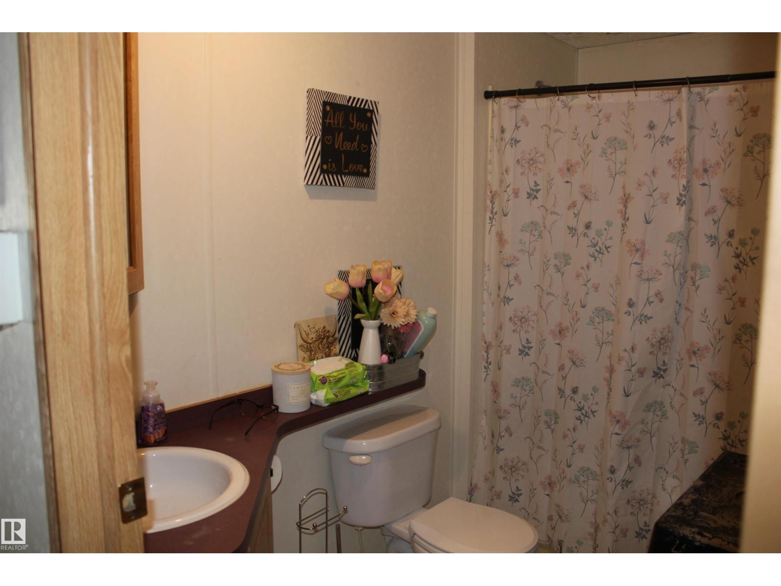 4610 51 Av Property Photo 4