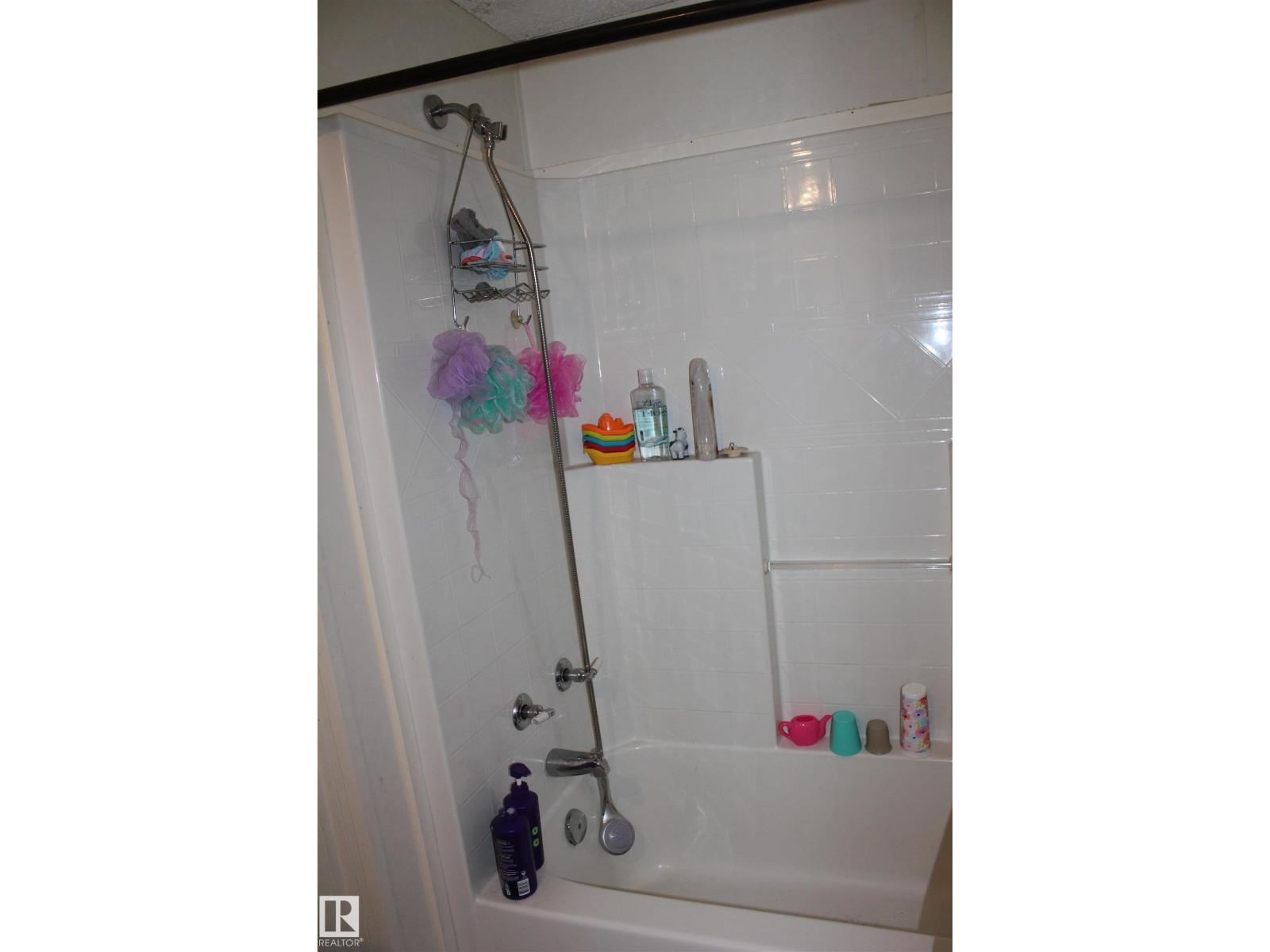 4610 51 Av Property Photo 5