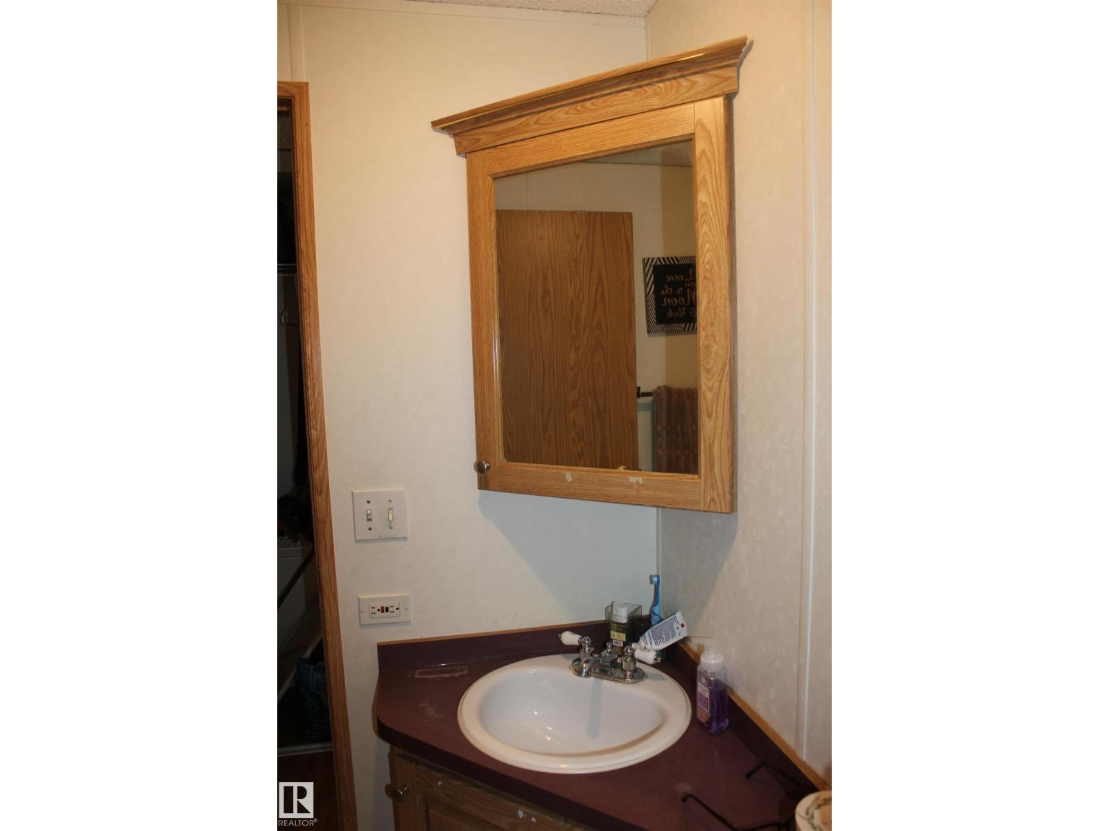 4610 51 Av Property Photo 6