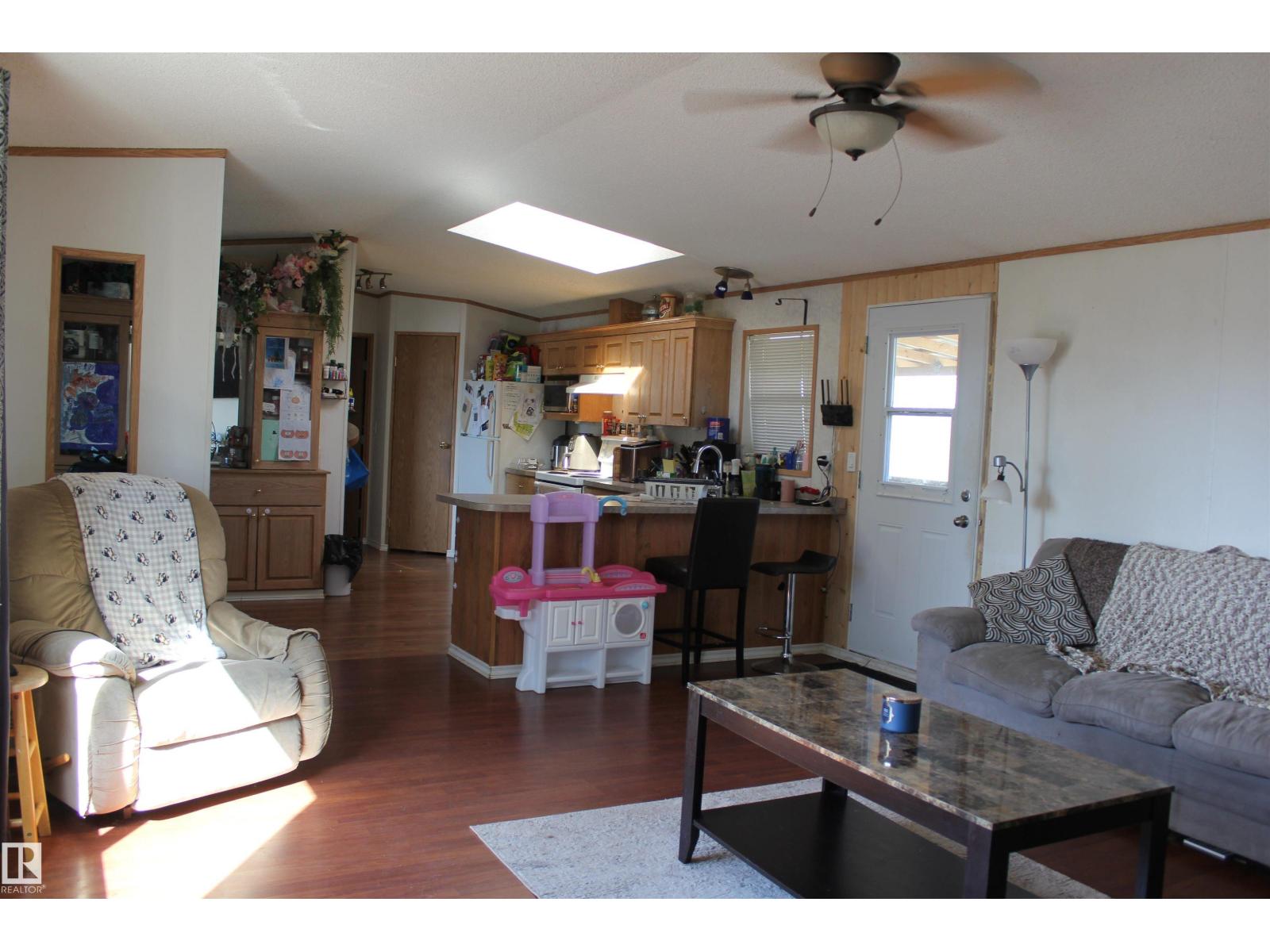 4610 51 Av Property Photo 10