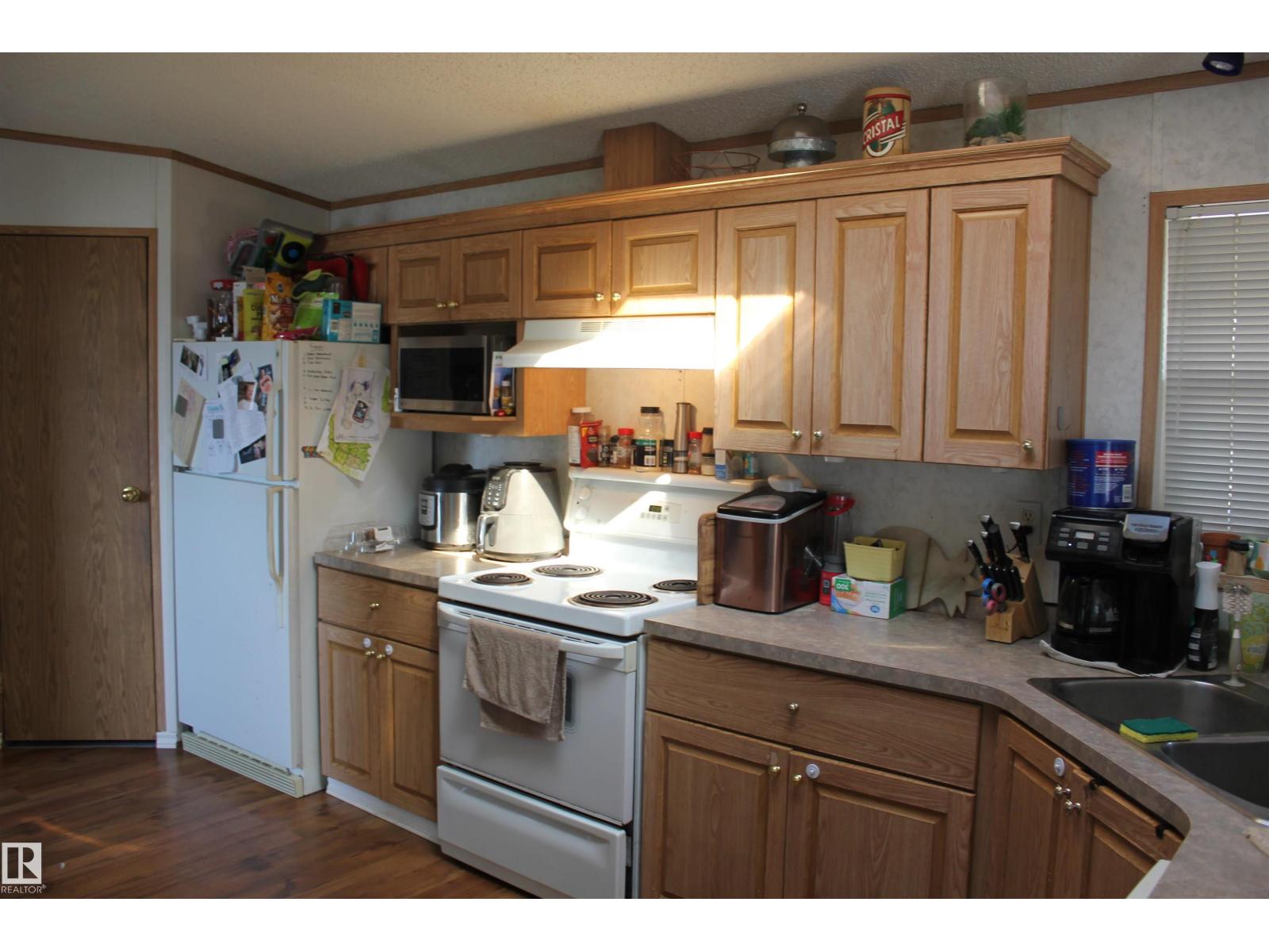 4610 51 Av Property Photo 11