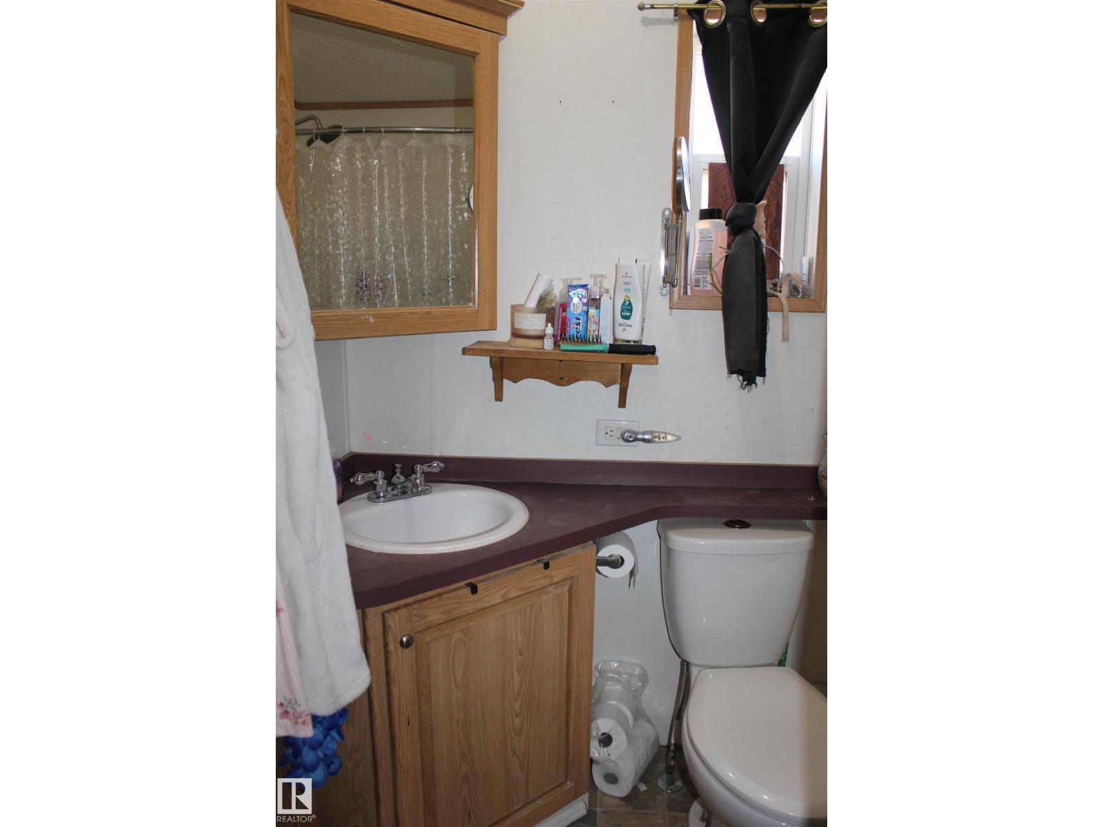 4610 51 Av Property Photo 22