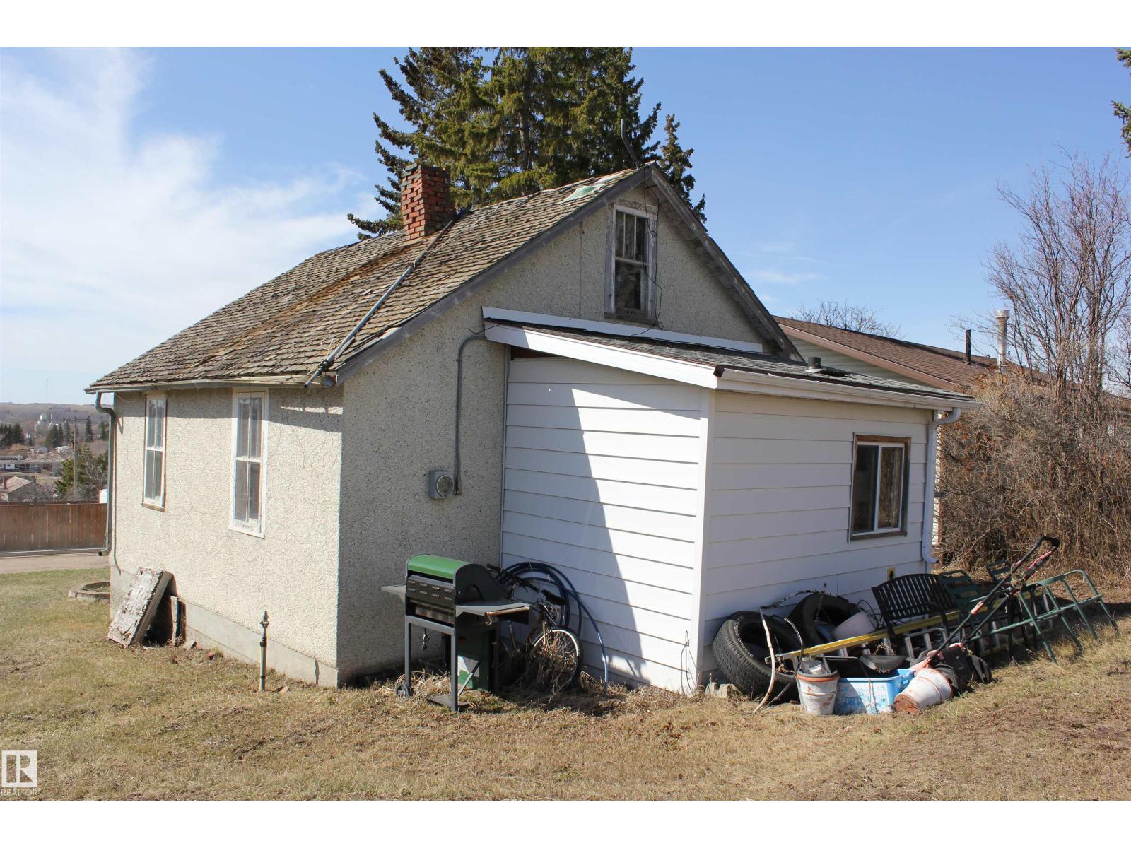 4610 51 Av Property Photo 32