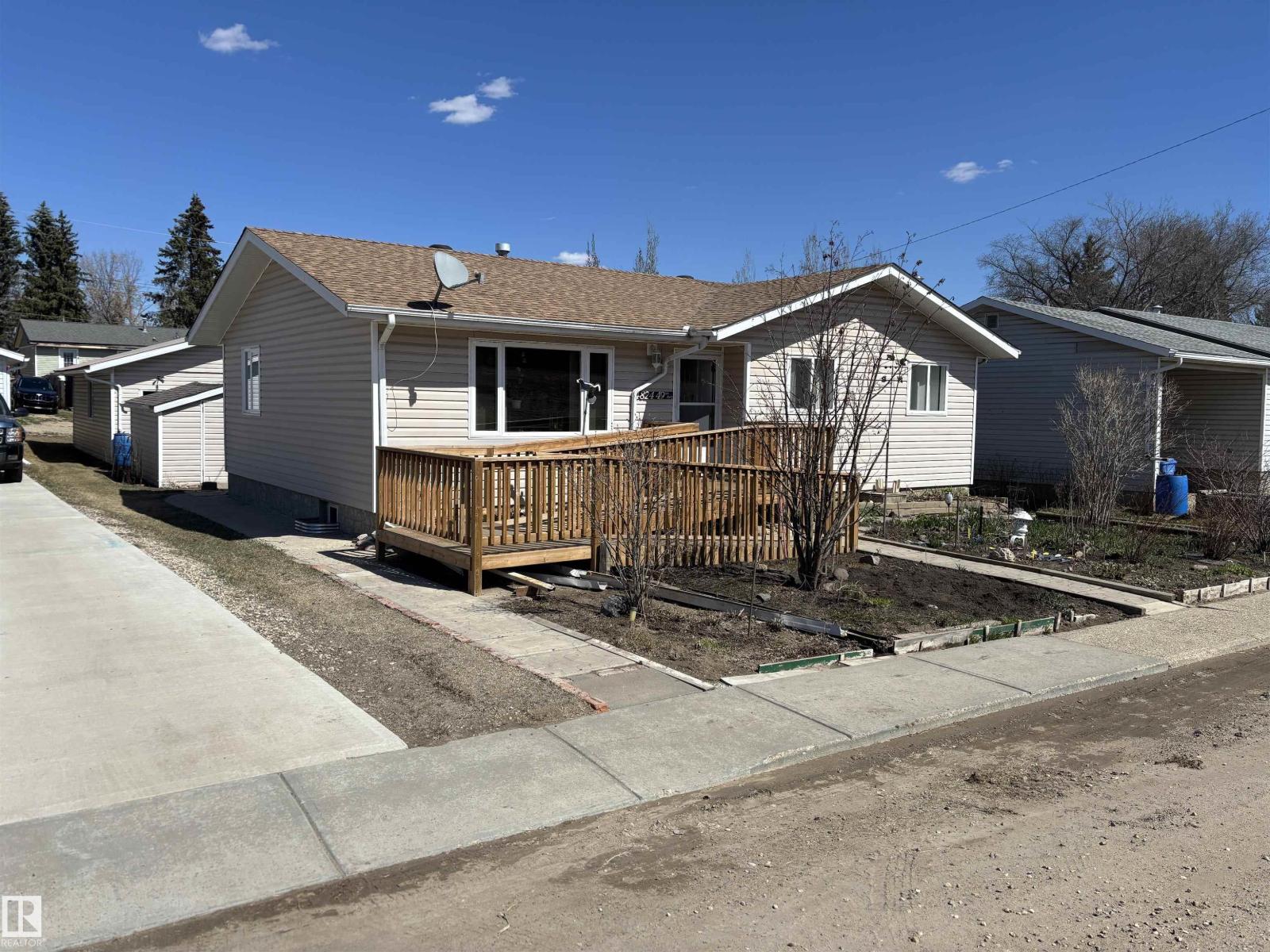 4824 49 Av Property Photo 1