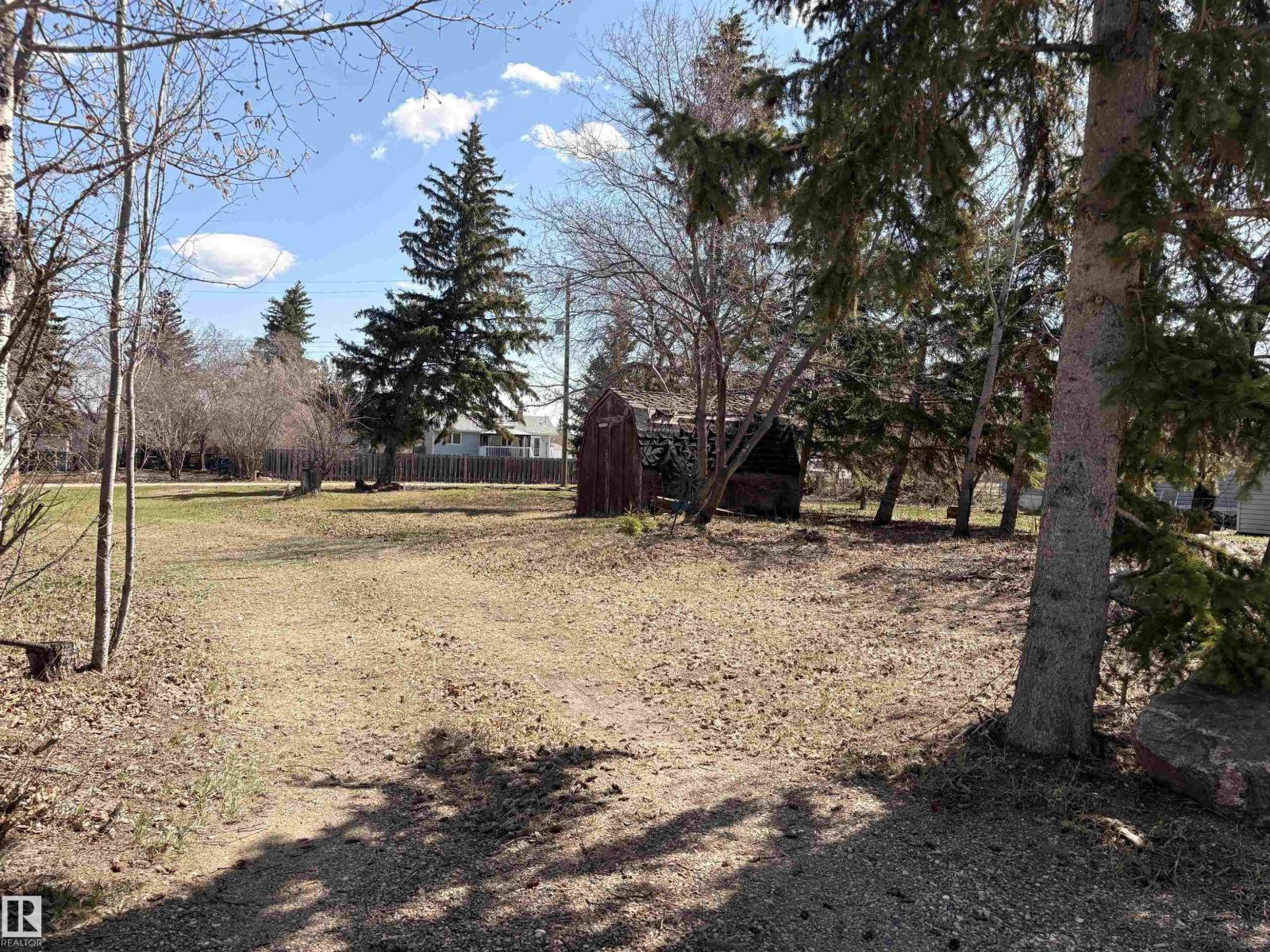 5007 51 St Property Photo 2