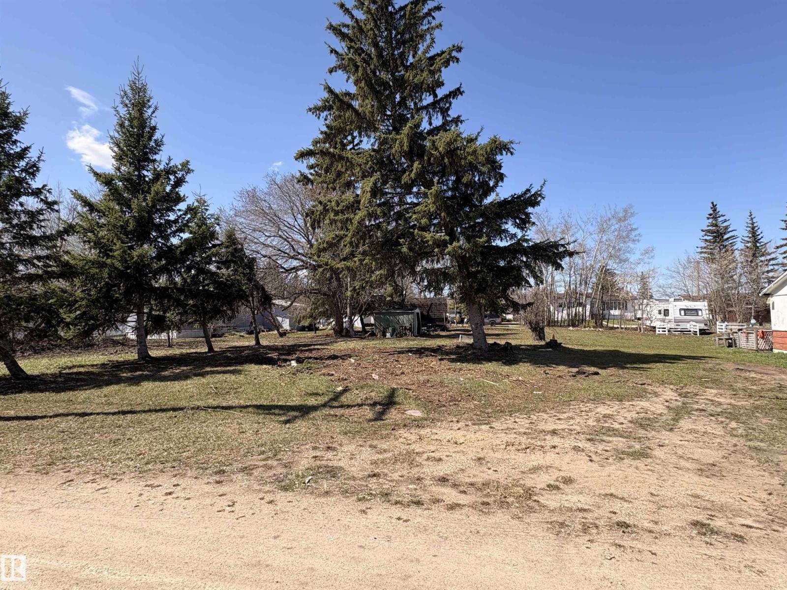 5007 51 St Property Photo 3