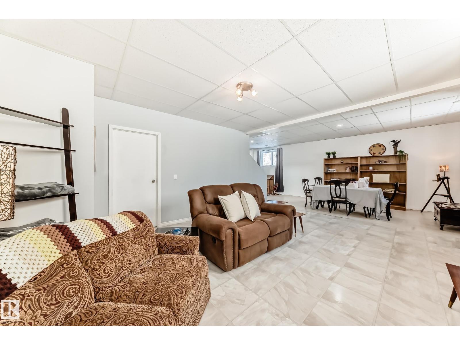 #8 54514 Rr12 Property Photo 24