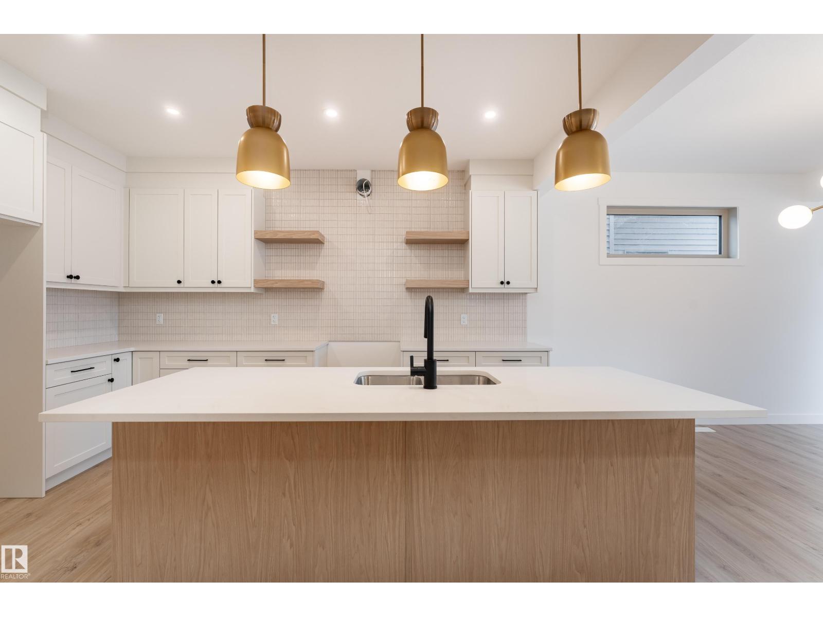12 Gable Cm Property Photo 2