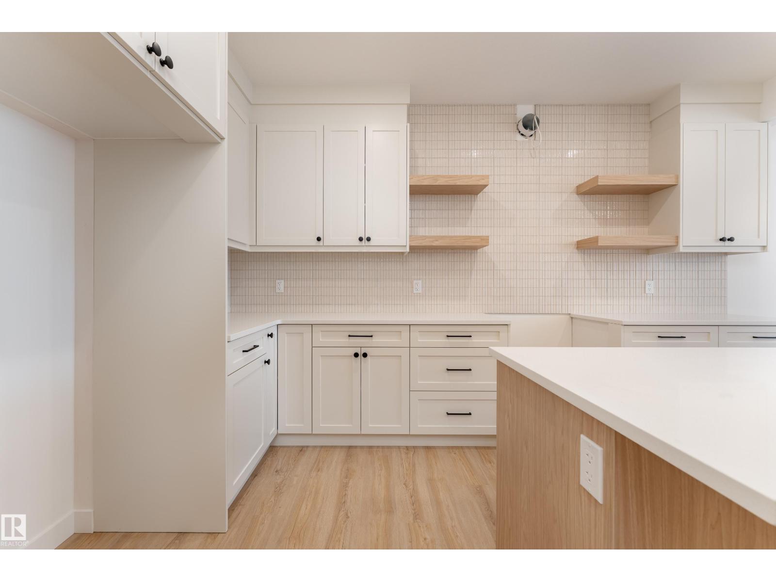 12 Gable Cm Property Photo 3