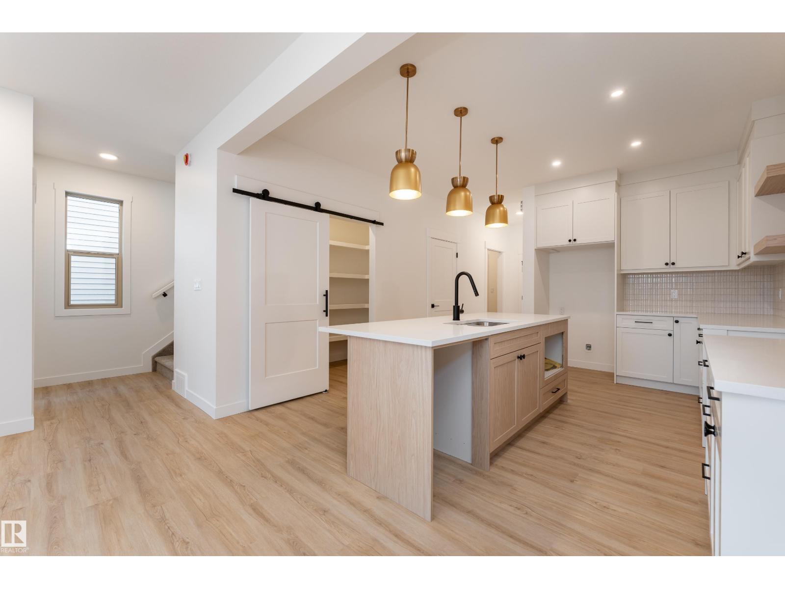 12 Gable Cm Property Photo 4