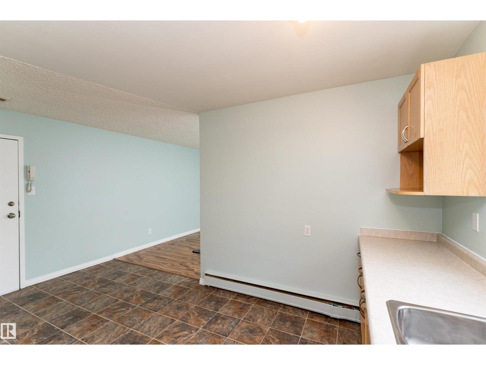 #5 8807 101 St Nw Property Photo 25