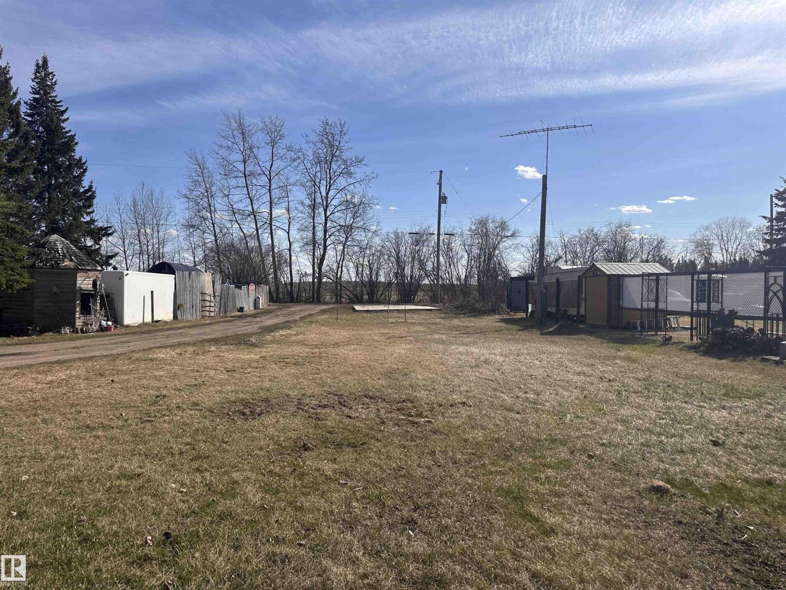 5211 50 Av Property Photo 2
