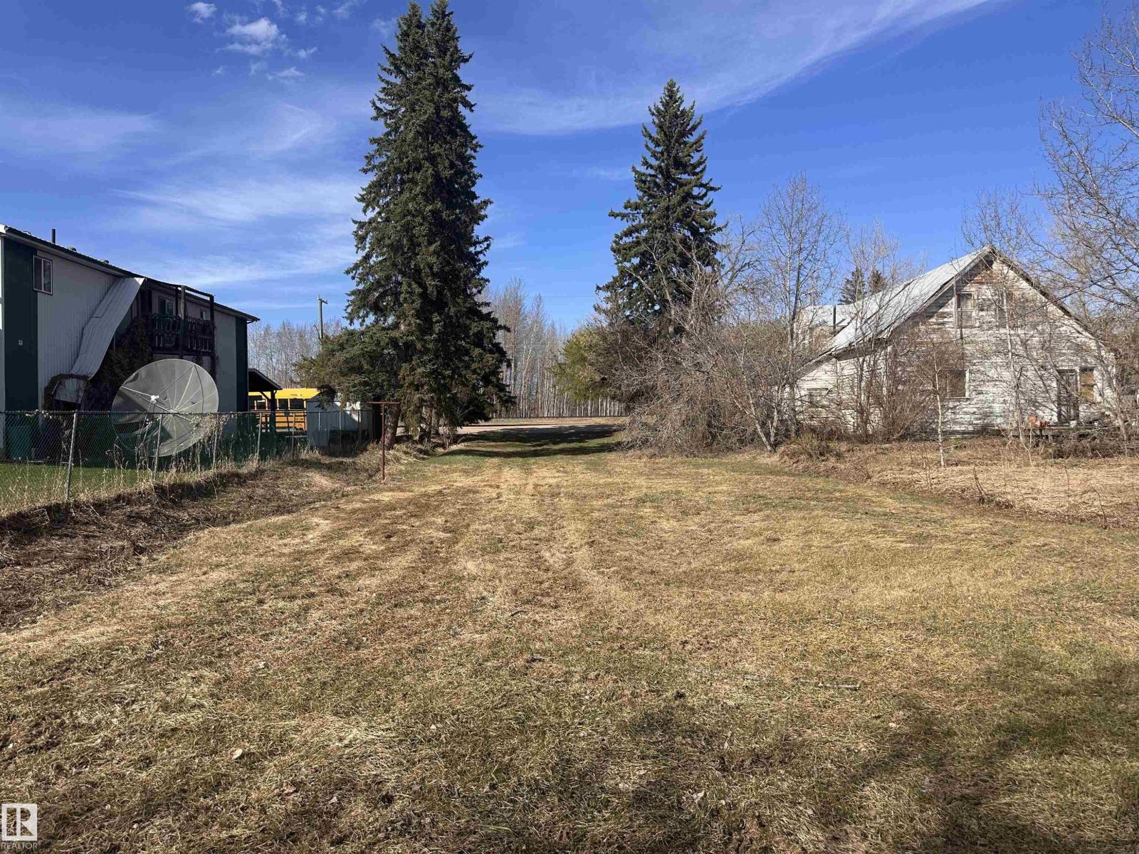 5013 50 Av Property Photo 2