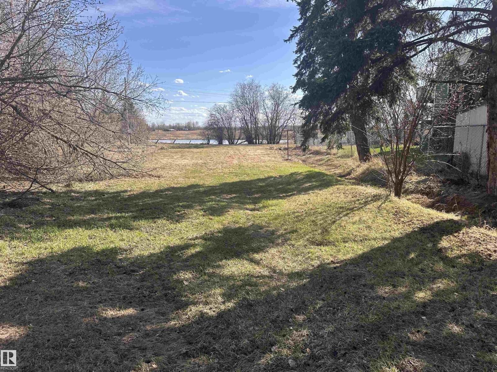 5013 50 Av Property Photo 3