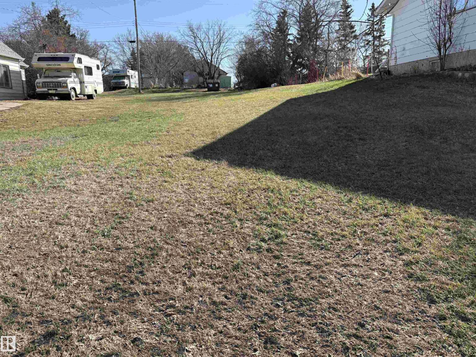 5025 51 Ave Photo de la propriété 1