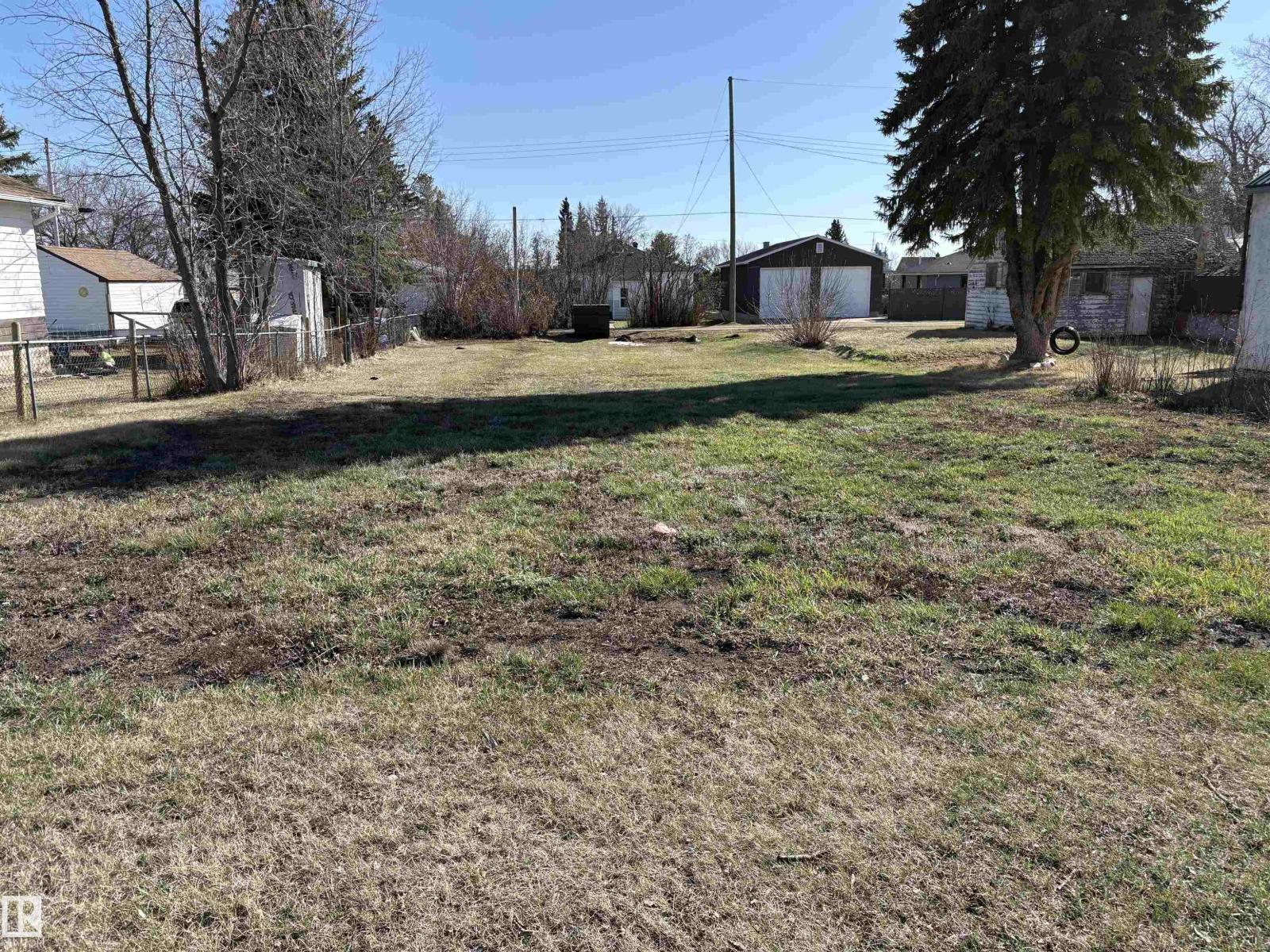 4811 50 Ave Photo de la propriété 1