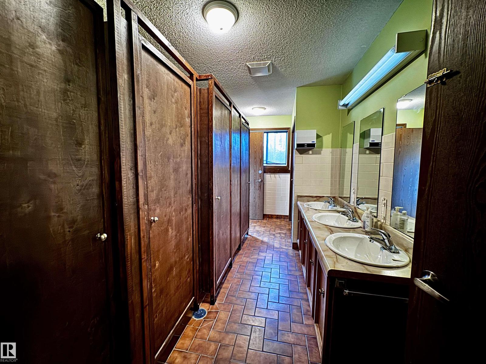 E4486175 Property Photo 40