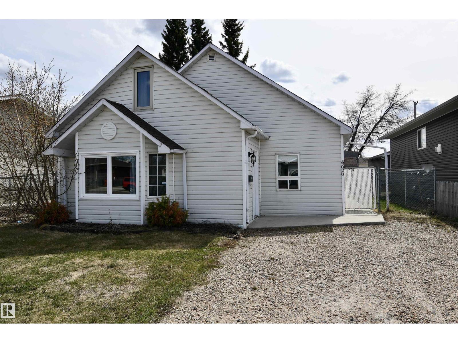 4629 46 Av Photo de la propriété 1