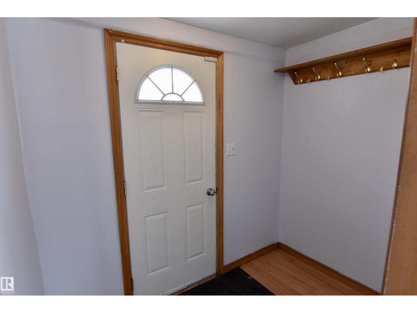 4629 46 Av Property Photo 2